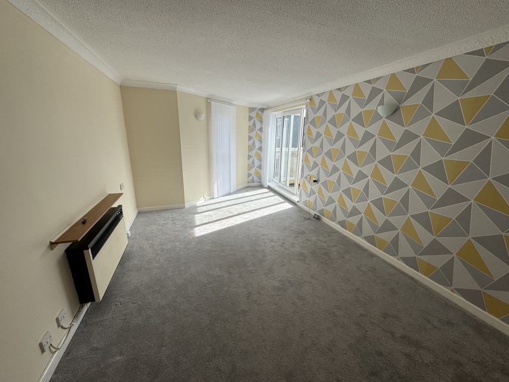 Lot: 12 - RETIREMENT APARTMENT WITH SEA VIEWS - Living room